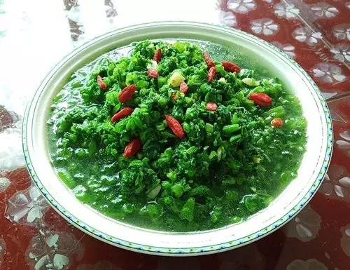 菜農(nóng)種植無需噴農(nóng)藥的蔬菜，不僅栽培簡單、而且效益高